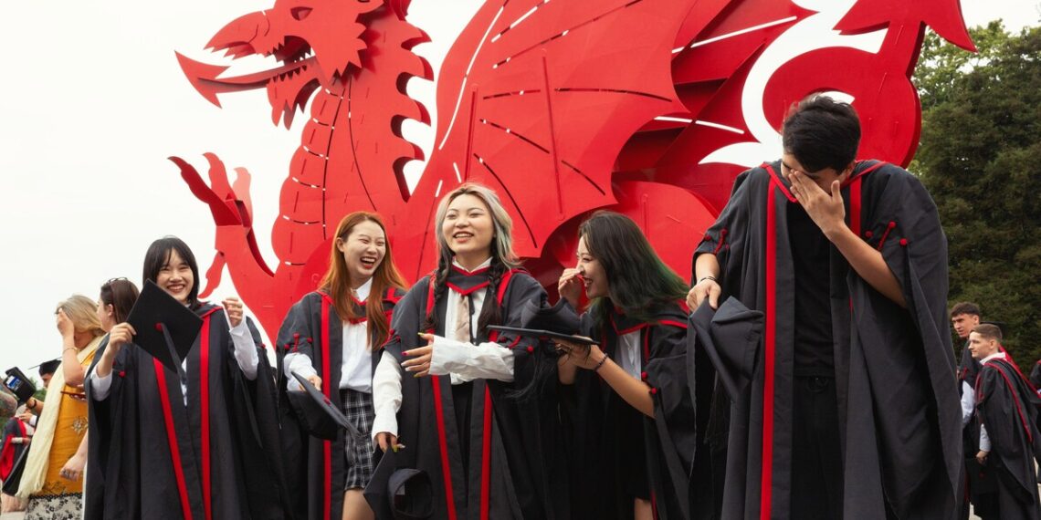 Săn Học Bổng Du Học – Đại Học University of South Wales