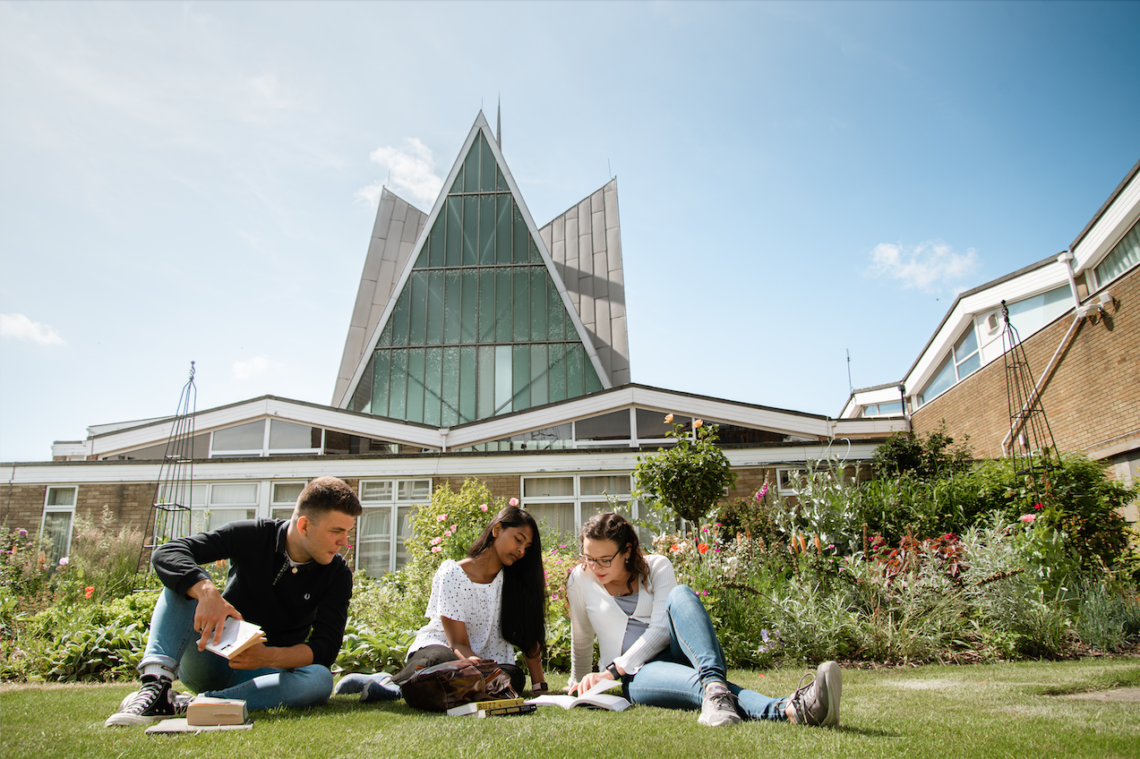 Du học Anh giá cả phải chăng với Trường Đại học Canterbury Christ Church University