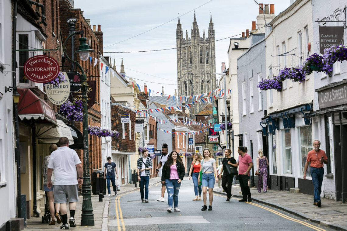 Du học Anh giá cả phải chăng với Trường Đại học Canterbury Christ Church University