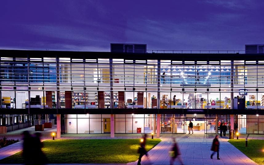 Tổng quan về Canterbury Christ Church University – trường Đại học Công lập tại Anh Quốc